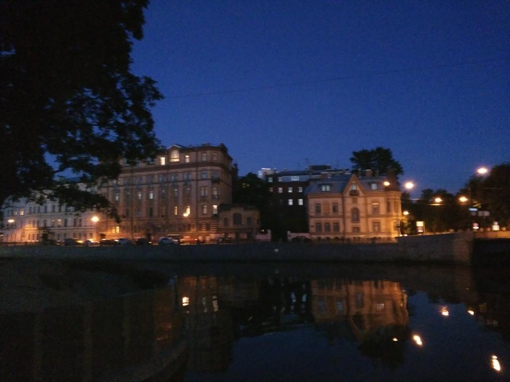 Charming St. Petersburg Apartment Saint Petersburg Bagian luar foto